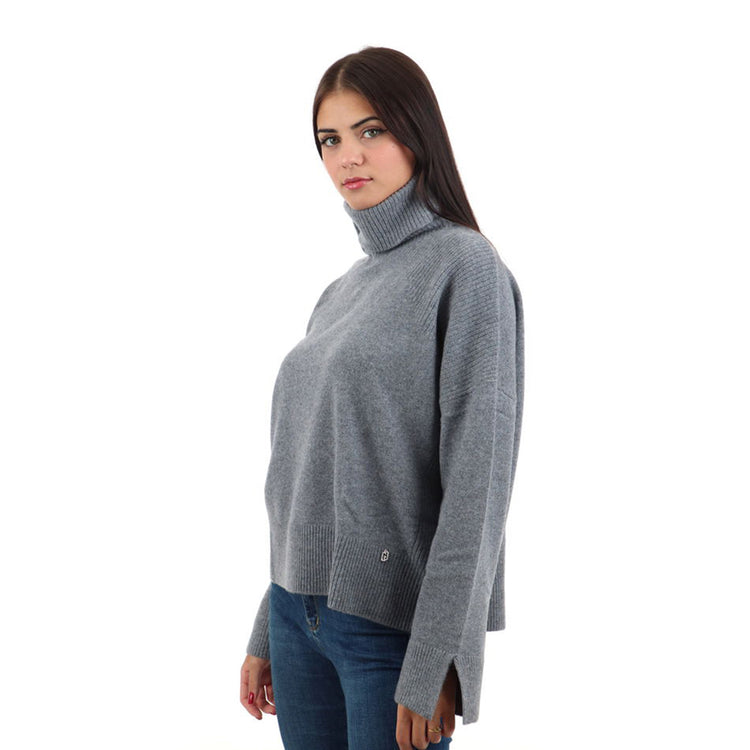 Maglia Donna Grigia a collo alto modella laterale