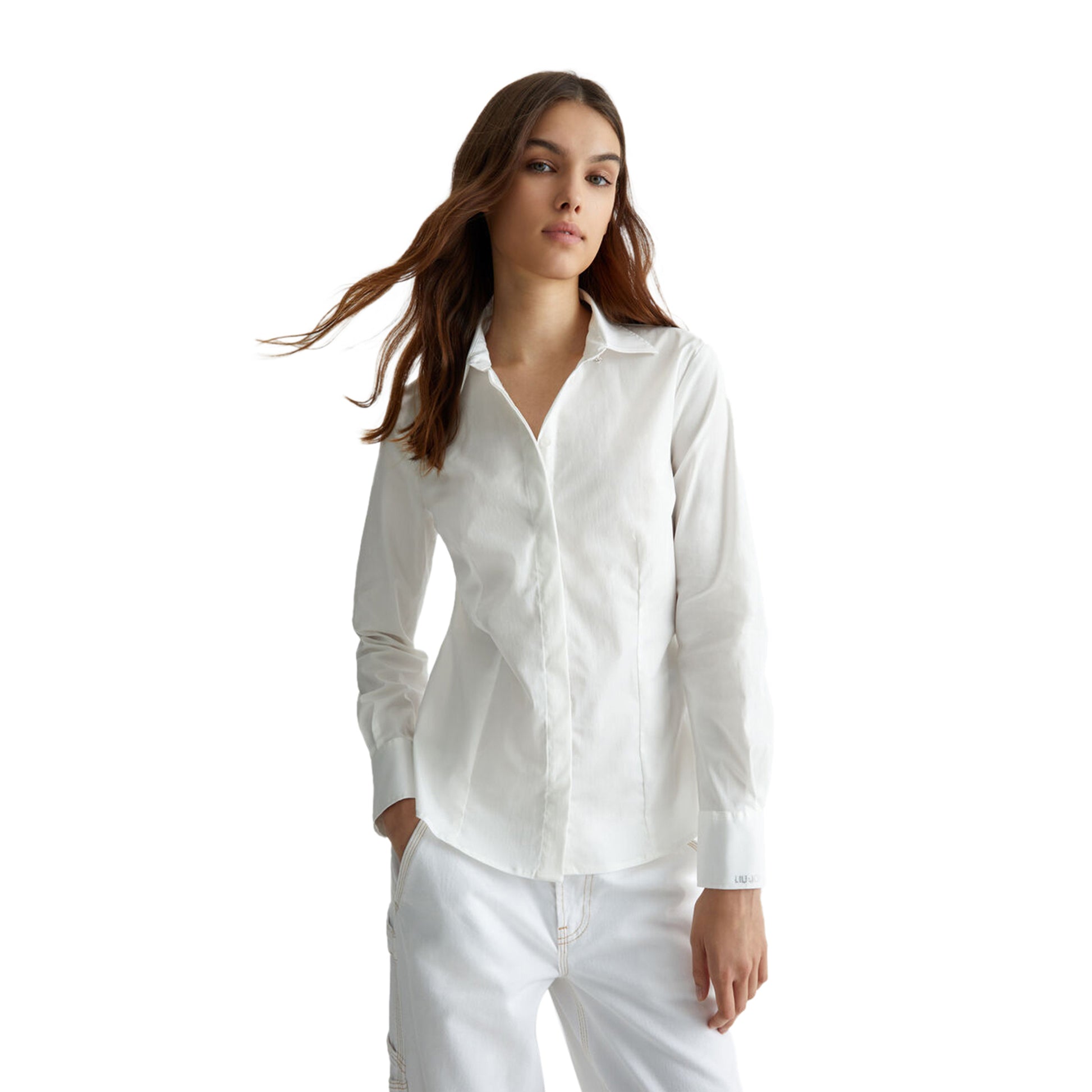 modella frontale Camicia Donna in popeline basic bianca