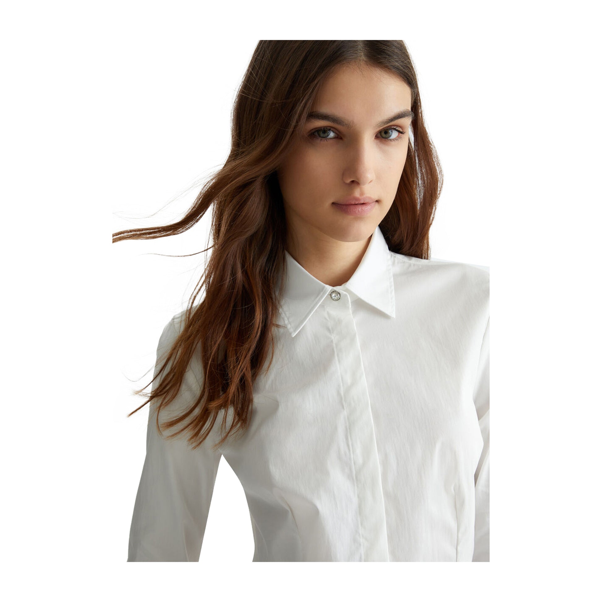 modella ravvicinata Camicia Donna in popeline basic bianca