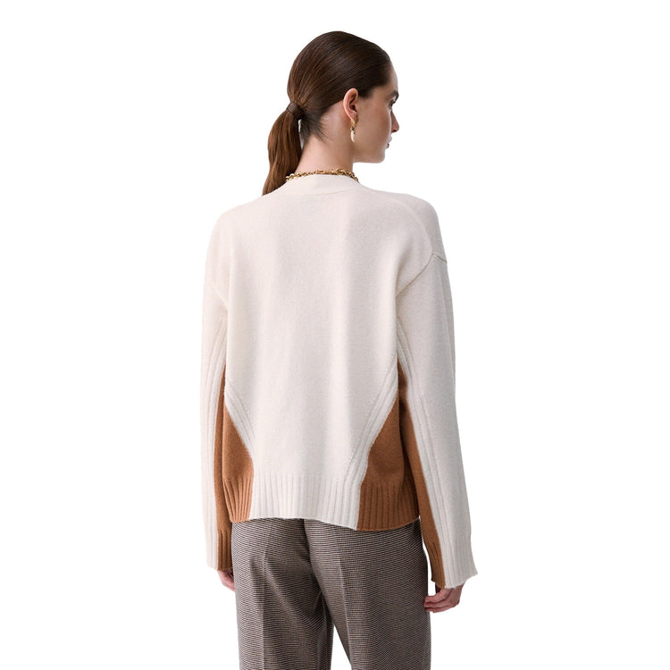 Cardigan Donna color block bianco modella retro