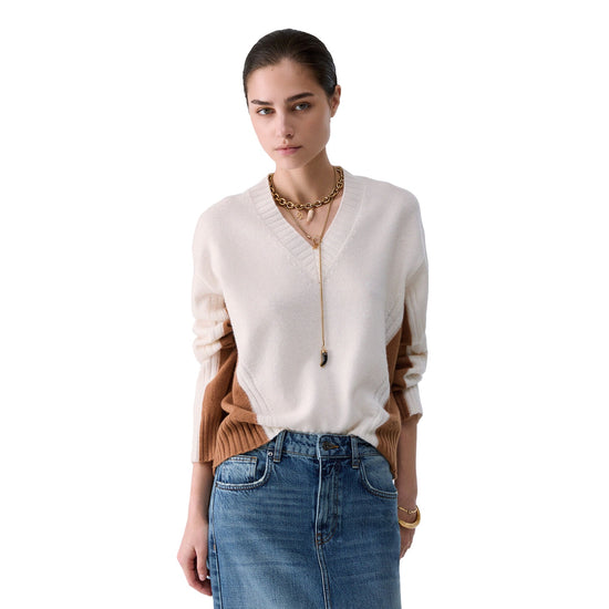 Maglia Donna color block bianco con scollo V modella frontale