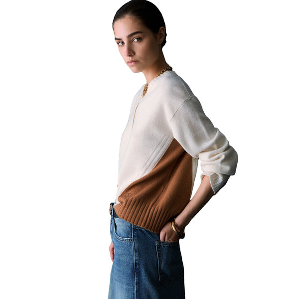 Maglia Donna color block bianco con scollo V modella laterale