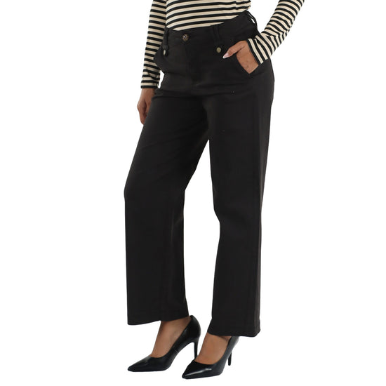 Pantalone flare Donna taglio cropped nero modella frontale