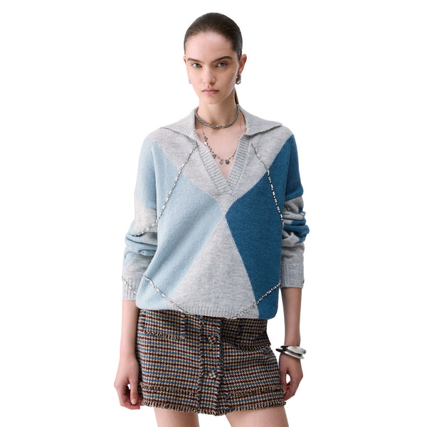Maglione Donna con colletto polo, grigio, con decorazioni blu, modella frontale