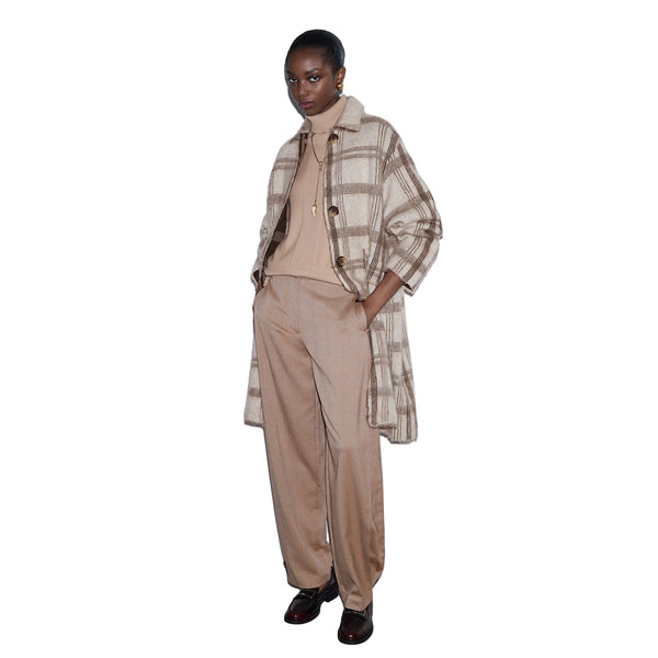 Cappotto jacquard Donna in maglia spazzolata, motivo check beige modella 