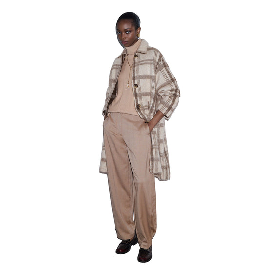Cappotto jacquard Donna in maglia spazzolata, motivo check beige modella 