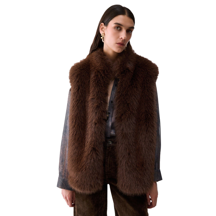 Gilet Donna in pelliccia sintetica marrone modella frontale