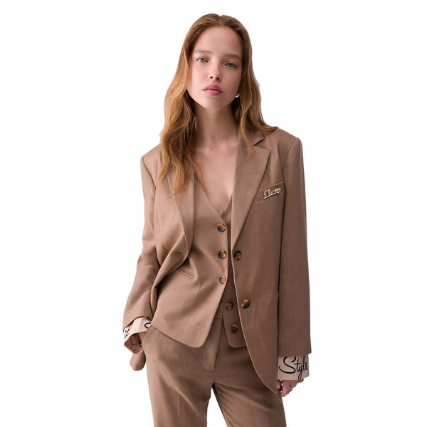 Giacca Donna Beige con polsi stampati modella frontale