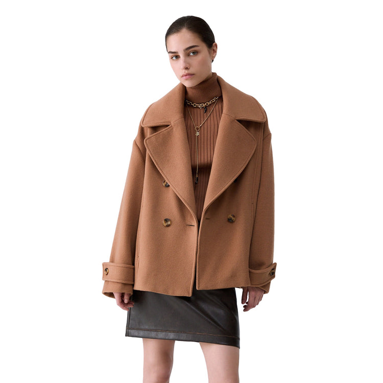 Cappotto corto Donna chiusura doppiopetto modella frontale
