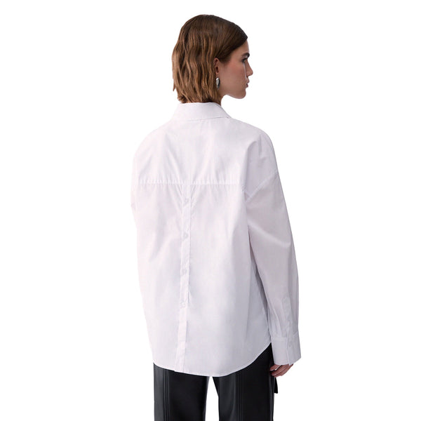 Camicia Donna con spacco retro in colore bianco modella retro