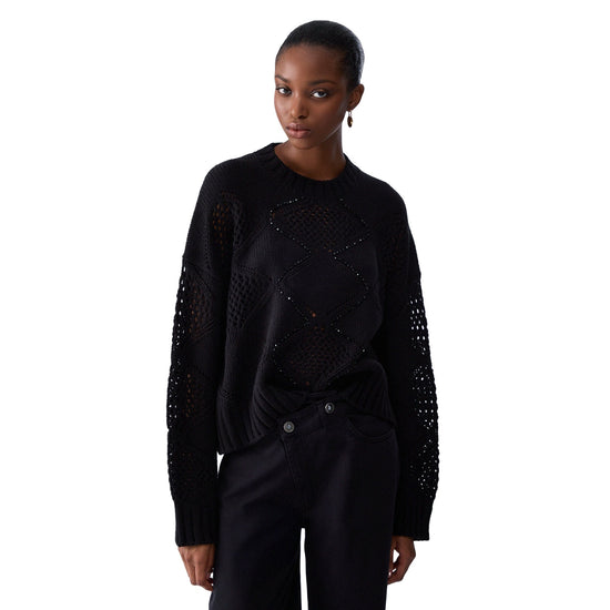 Maglione nero Donna con lavorazione traforata modella frontale