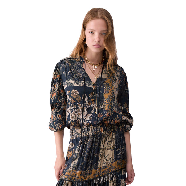 Blusa Donna con stampa all over modella frontale