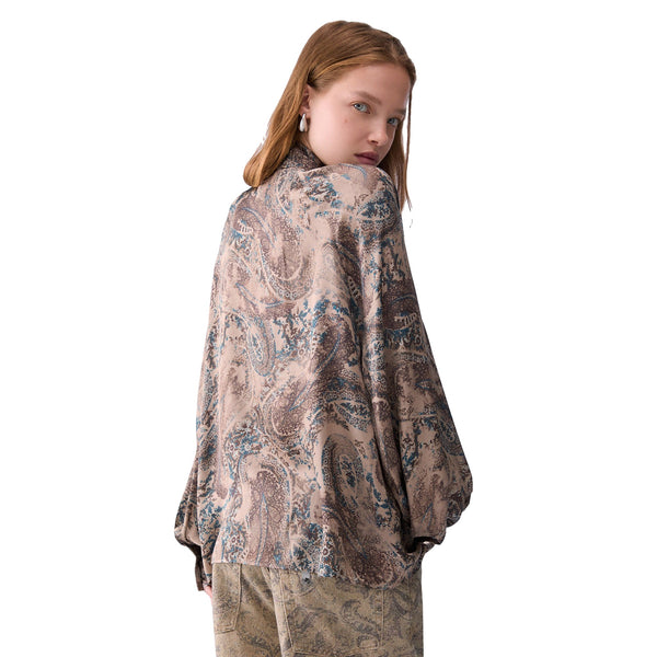 Blusa Donna con stampa paisley, modella retro