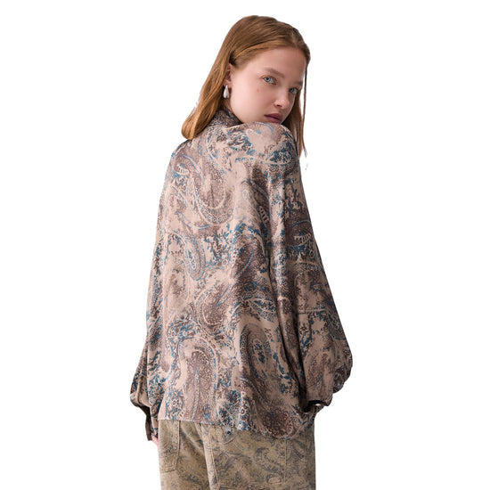 Blusa Donna con stampa paisley, modella retro