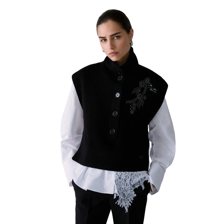 Gilet in maglia Donna con gioiello nero modella frontale