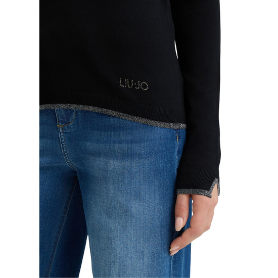 Maglia Nera da Donna con scollo a V dettaglio