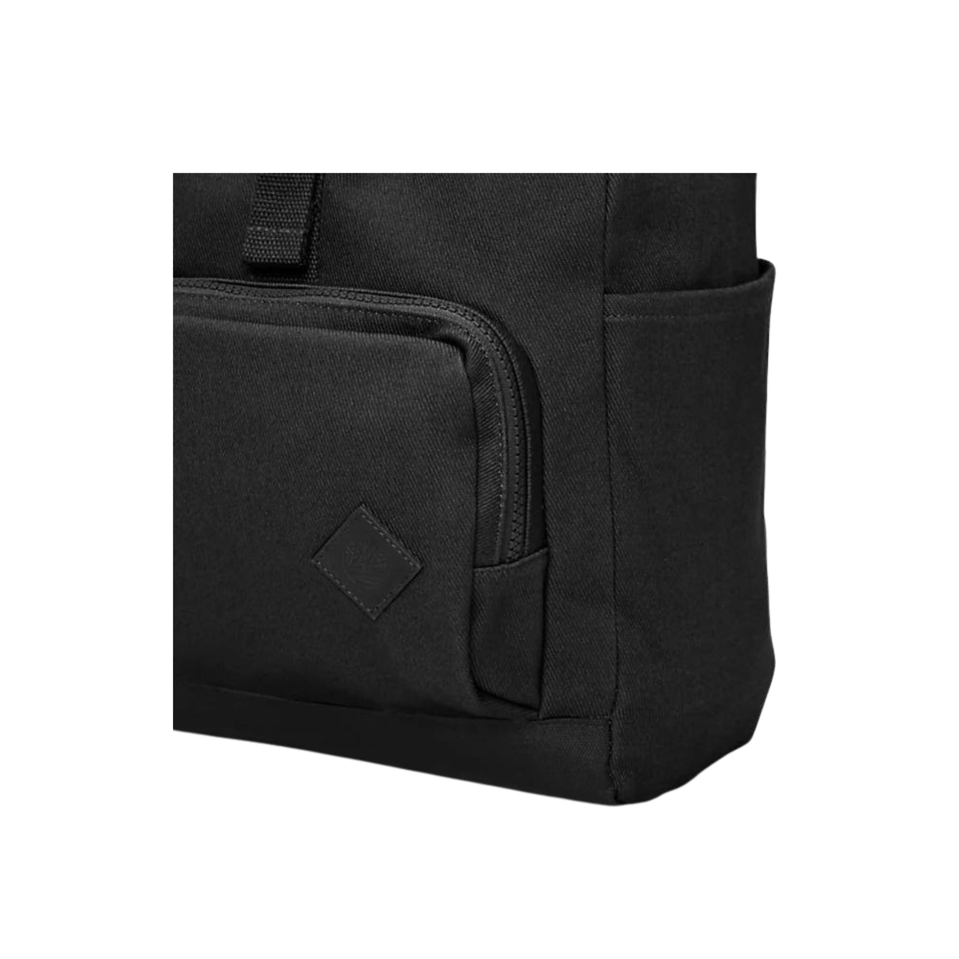 Dettaglio ravvicinato tasca con zip sul davanti e tasca aperta laterale colore Nero