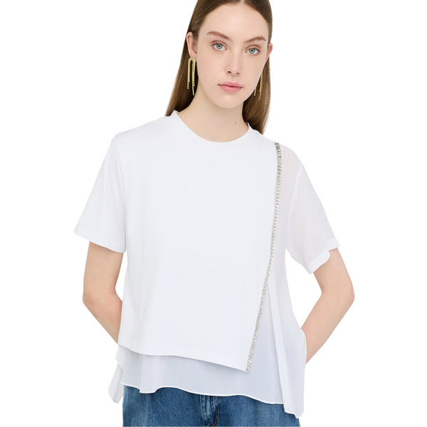 T-shirt Donna dal taglio asimmetrico Bianco modella frontale ravvicinata