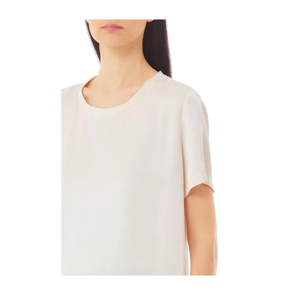 Blusa Donna in raso tinta unita beige chiaro dettaglio modella frontale
