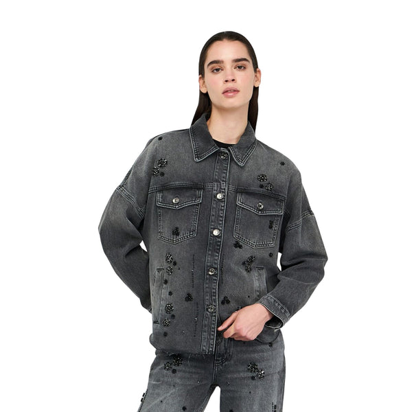 Giacca Donna in denim con applicazioni modella frontale