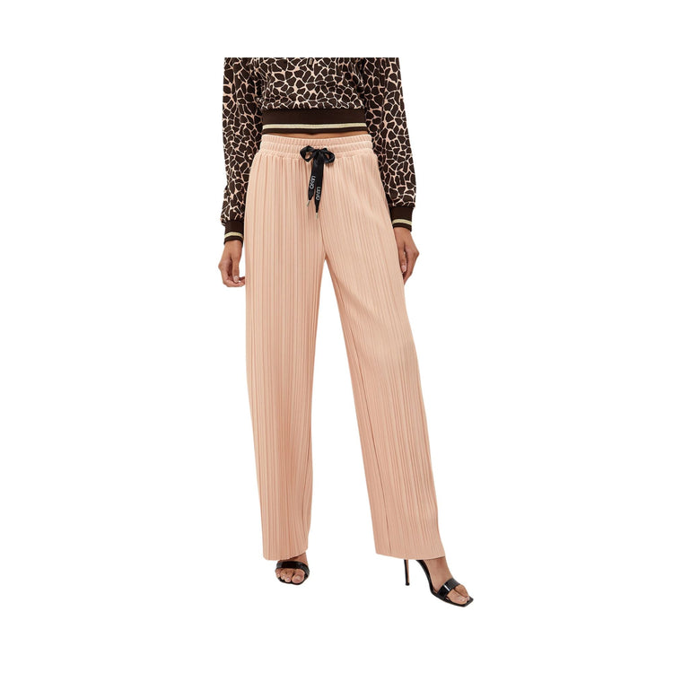 Women's trousers with pleated pattern