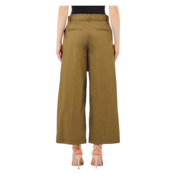 Pantalone Donna cropped Belt Verde modella retro