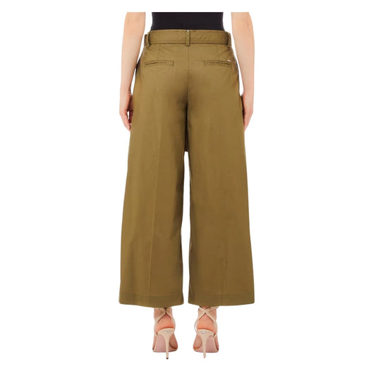 Pantalone Donna cropped Belt Verde modella retro