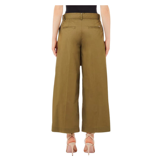 Pantalone Donna cropped Belt Verde modella retro