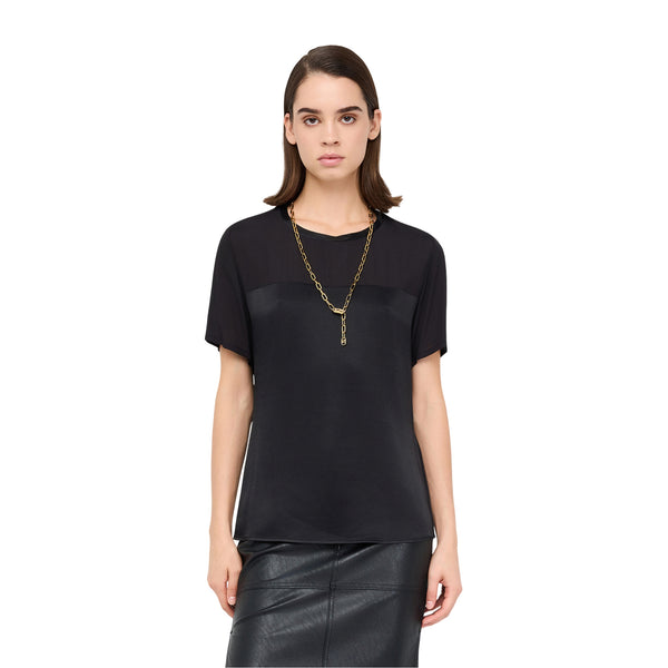 Blusa Donna in raso a maniche corte nero modella frontale
