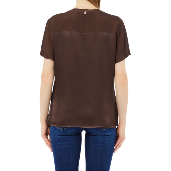 Blusa Donna in raso a maniche corte marrone modella retro