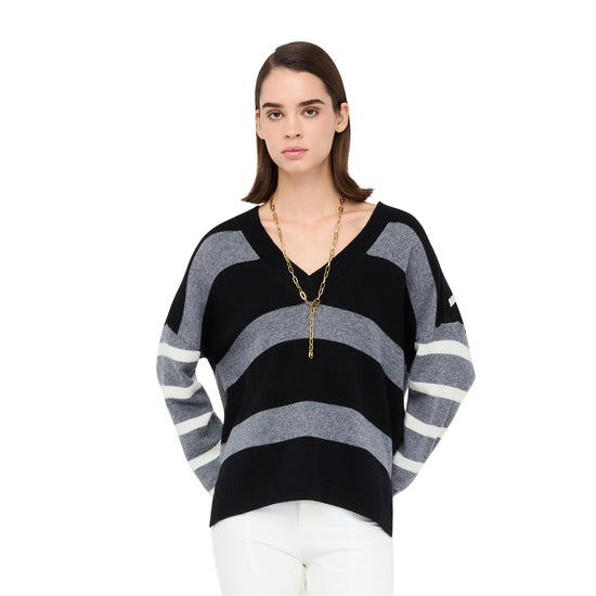 Maglia Donna in lana con fantasia a righe modella frontale