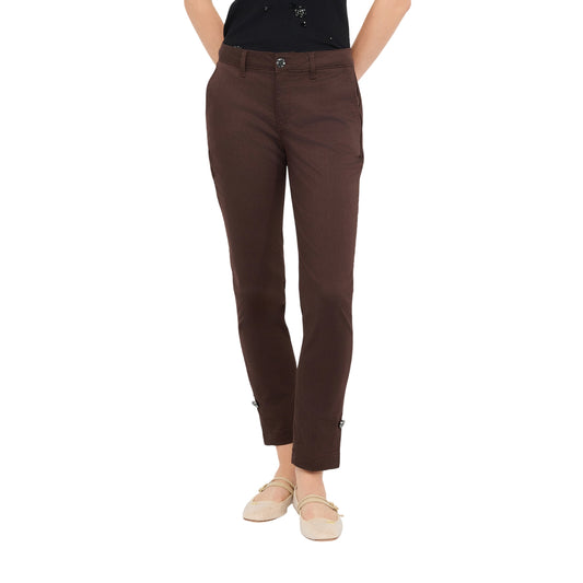 Pantaloni Chino da Donna Slim fit Marrone modella frontale