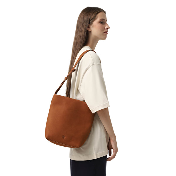 Borsa Donna a spalla in pelle su modella